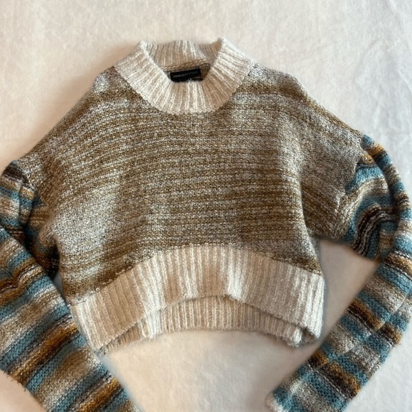 Urban Outfitters Cropped Sweater - Picture 2 of 5